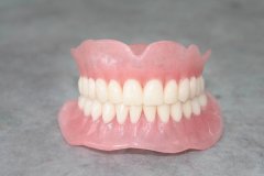 广州牙科医院牙齿美白收费贵吗？3D锆齿美白100+